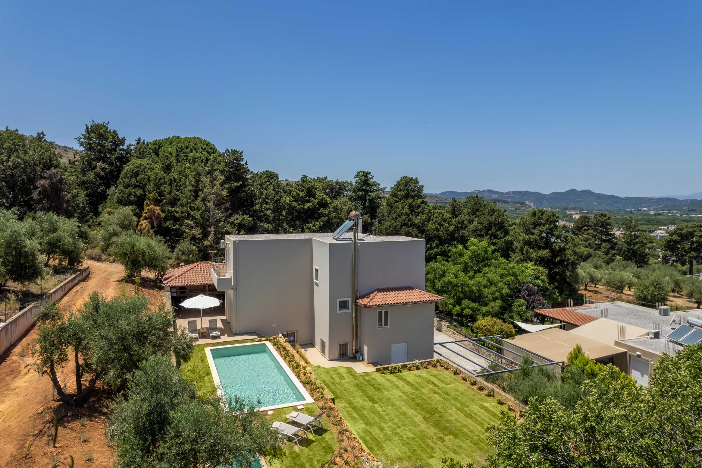 A unique villa with privacy and plenty of spaces